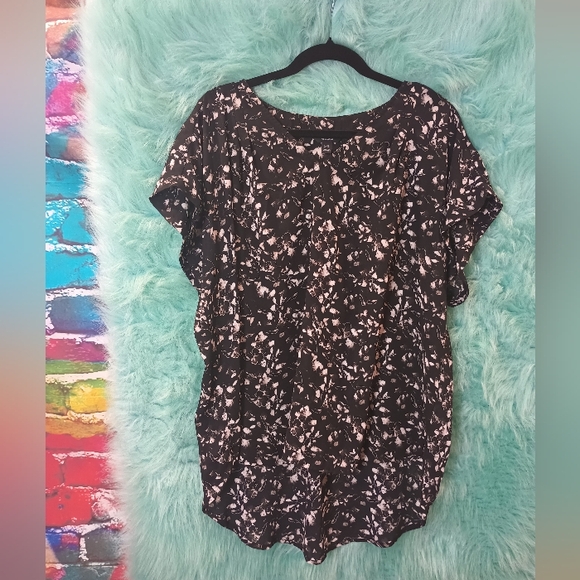 Simply Vera Vera Wang Black and Gray V-Neck Floral Blouse Size XXL - Picture 4 of 10